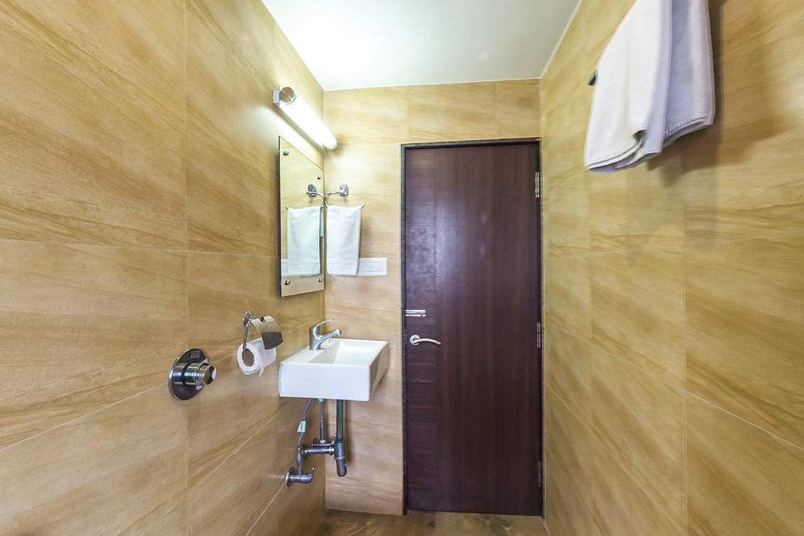 Hotel Kirti Jāmnagar Esterno foto