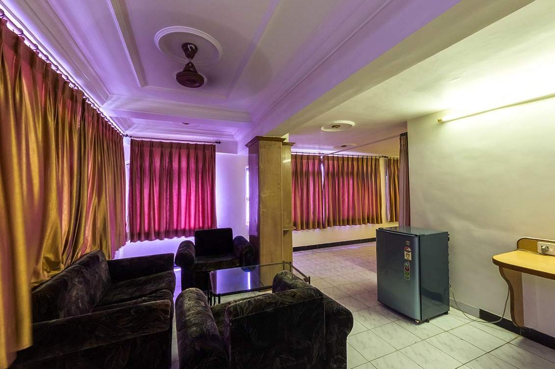 Hotel Kirti Jāmnagar Esterno foto