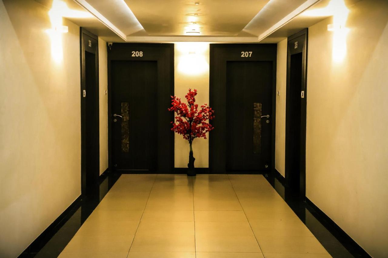Hotel Kirti Jāmnagar Esterno foto